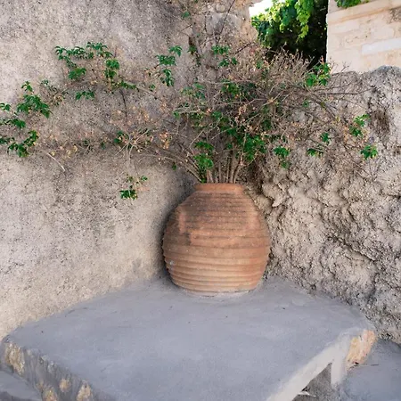 Nikolas Place Tatil Evi Oítilon