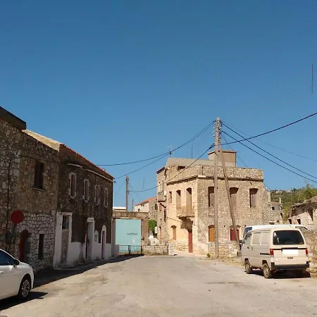 Nikolas Place Oítilon