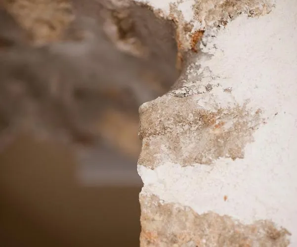 Nikolas Place Oítilon