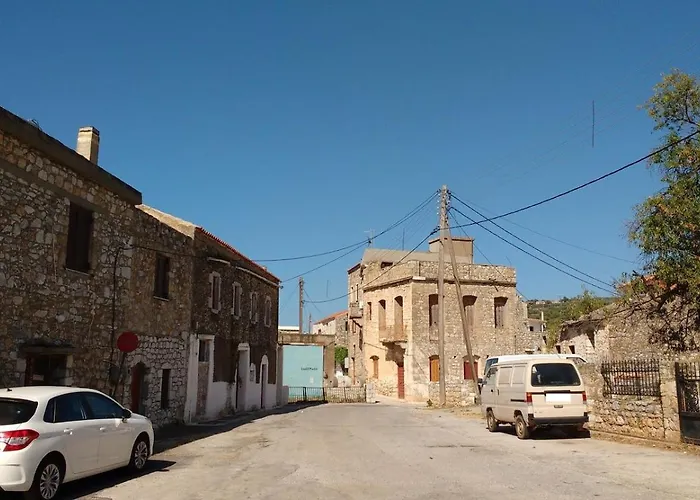 Nikolas Place Oítilon