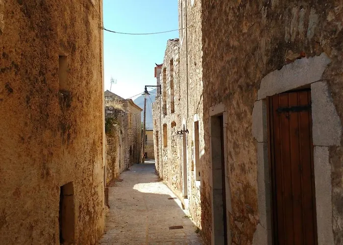Nikolas Place Oítilon